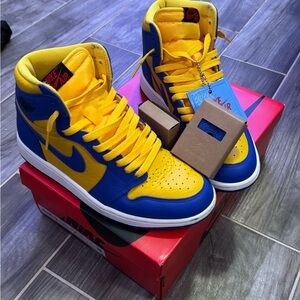 Nike High-Top Sneakers in Blue and Yellow